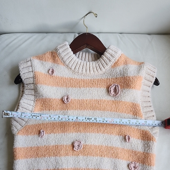 Zara Women's Crochet Orange and Cream Striped Sweater Vest - Picture 5 of 7